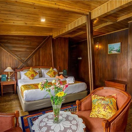 Muscatel Himalayan Resort - 400 Mts From Mall Road Dardzsiling Kültér fotó
