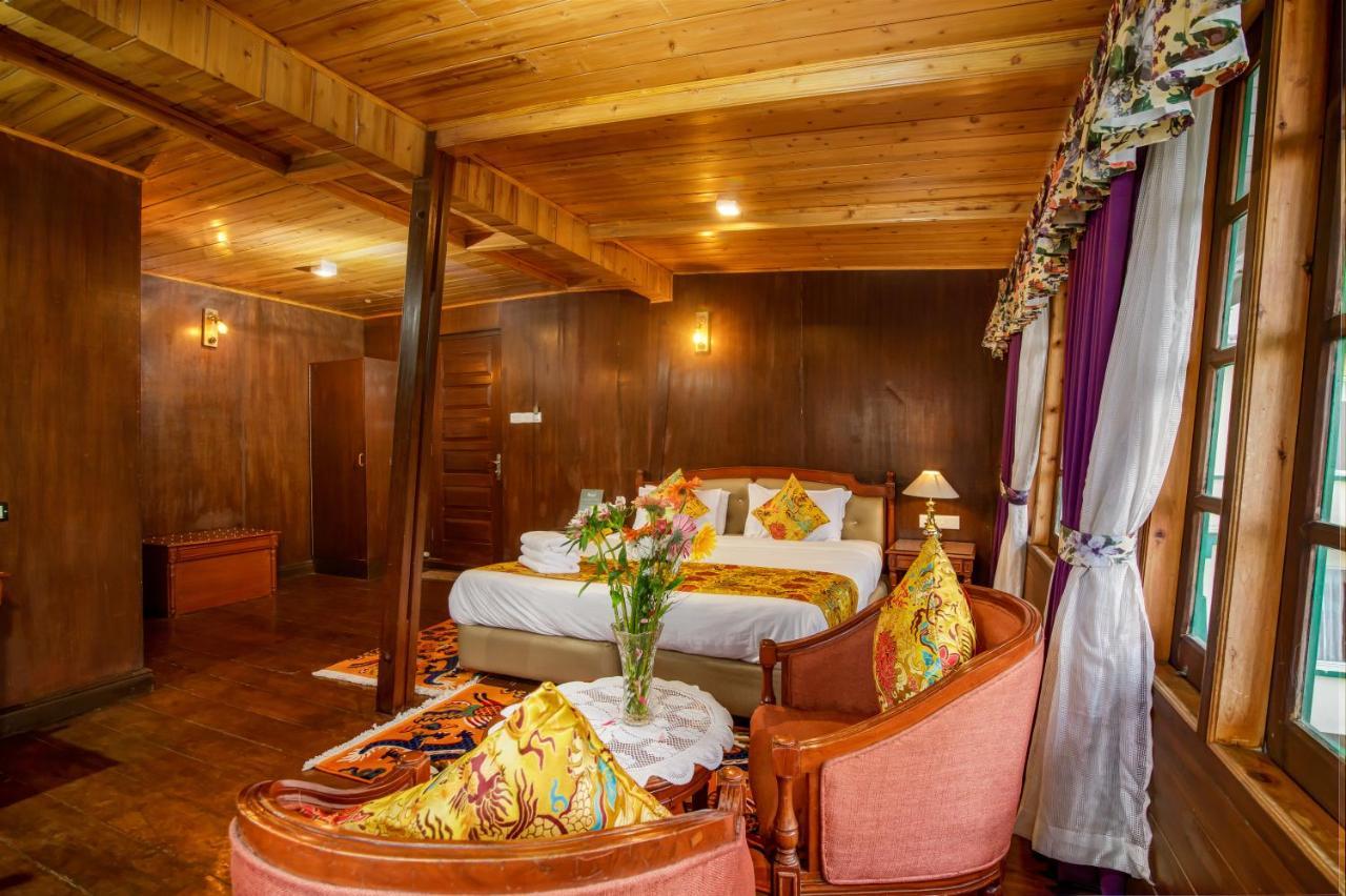 Muscatel Himalayan Resort - 400 Mts From Mall Road Dardzsiling Kültér fotó