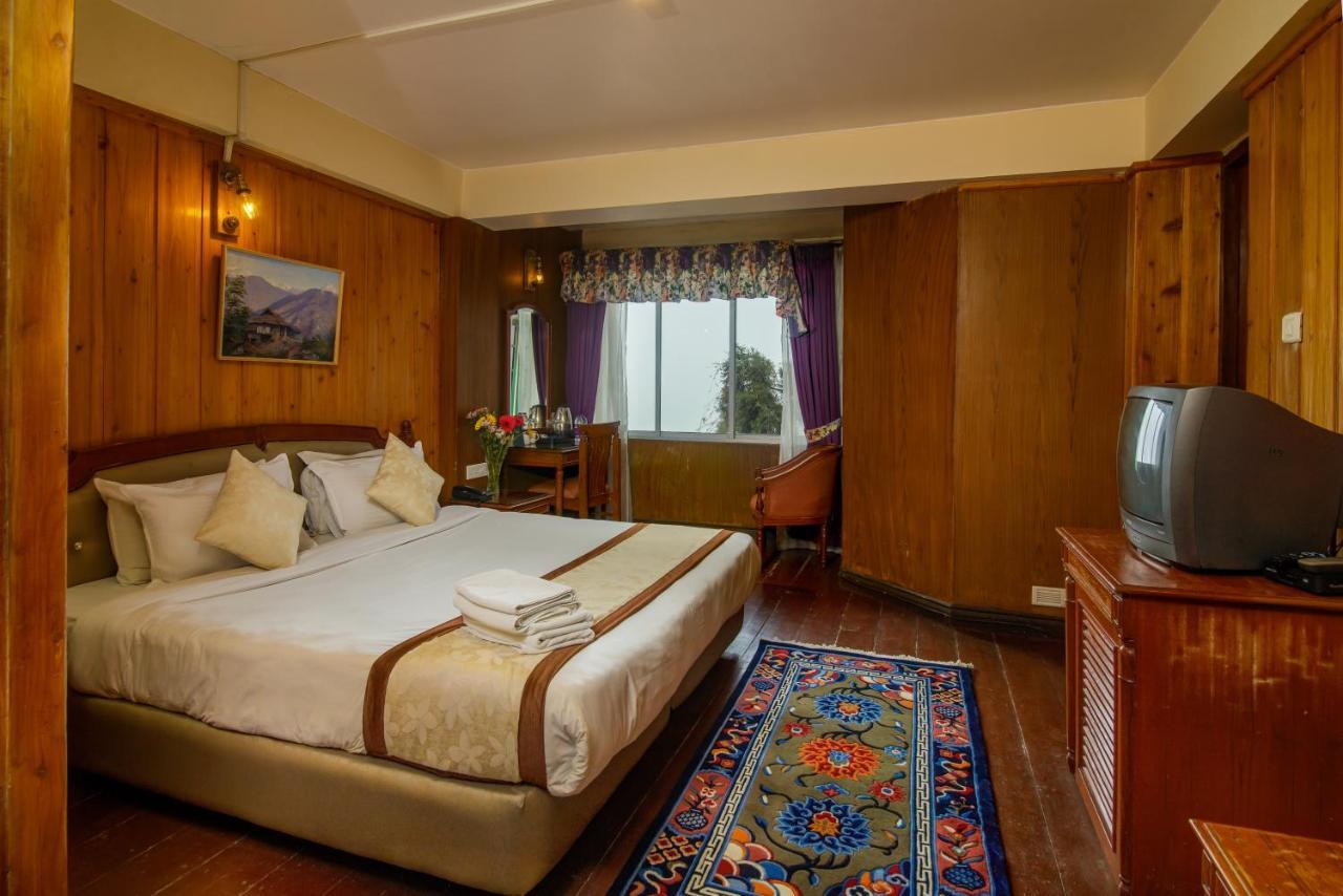 Muscatel Himalayan Resort - 400 Mts From Mall Road Dardzsiling Kültér fotó