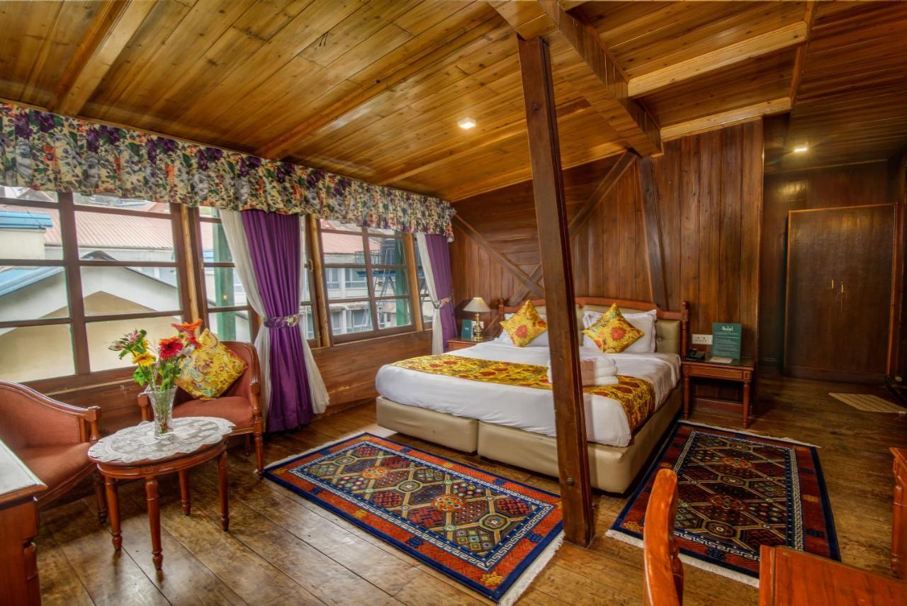 Muscatel Himalayan Resort - 400 Mts From Mall Road Dardzsiling Kültér fotó