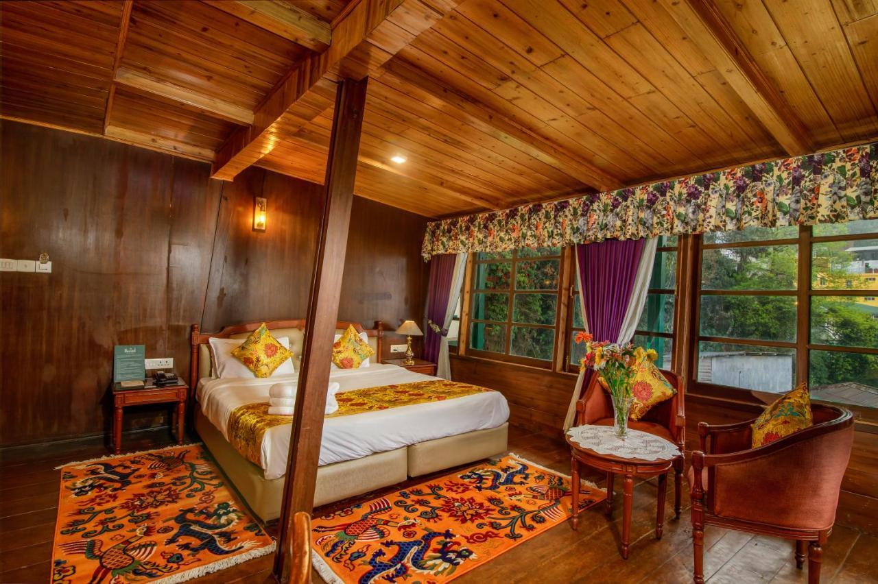 Muscatel Himalayan Resort - 400 Mts From Mall Road Dardzsiling Kültér fotó