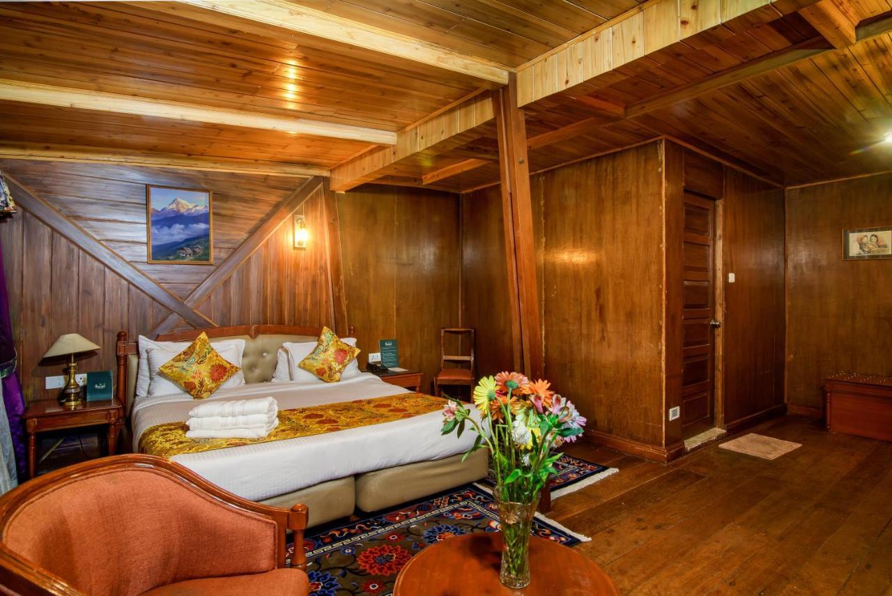 Muscatel Himalayan Resort - 400 Mts From Mall Road Dardzsiling Kültér fotó