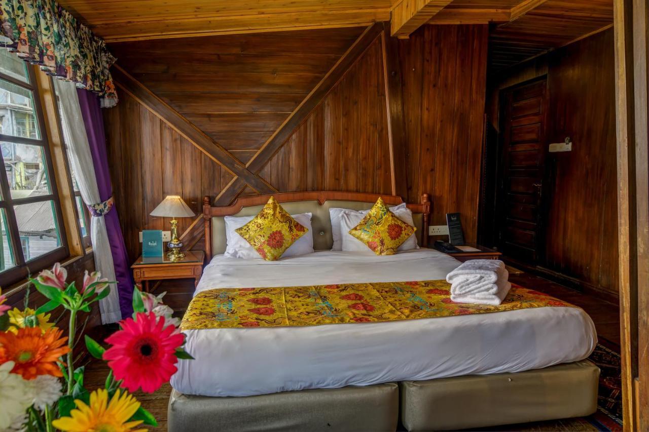 Muscatel Himalayan Resort - 400 Mts From Mall Road Dardzsiling Kültér fotó
