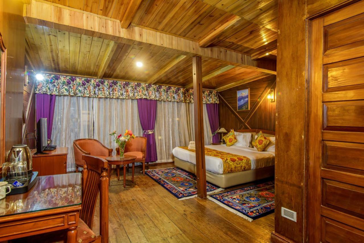 Muscatel Himalayan Resort - 400 Mts From Mall Road Dardzsiling Kültér fotó