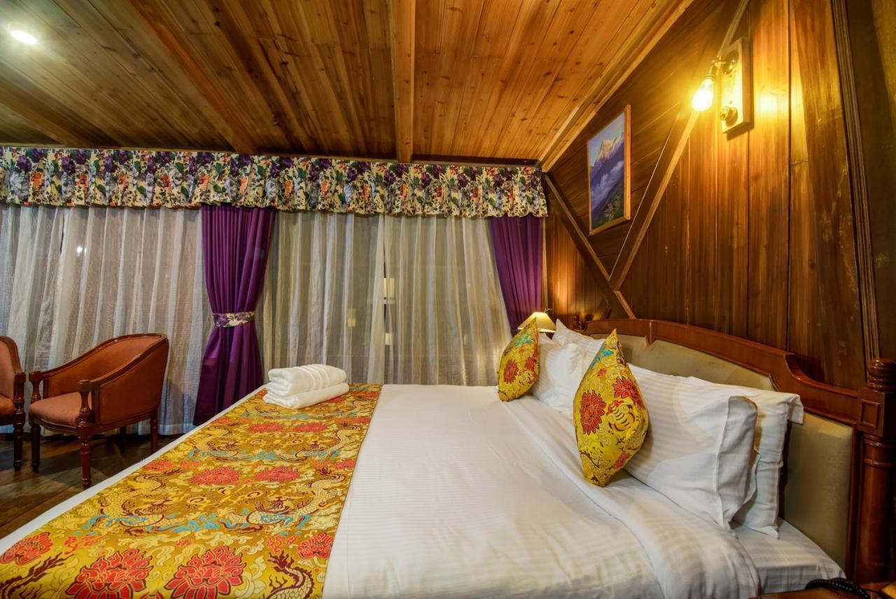Muscatel Himalayan Resort - 400 Mts From Mall Road Dardzsiling Kültér fotó