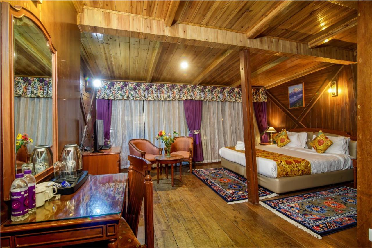 Muscatel Himalayan Resort - 400 Mts From Mall Road Dardzsiling Kültér fotó
