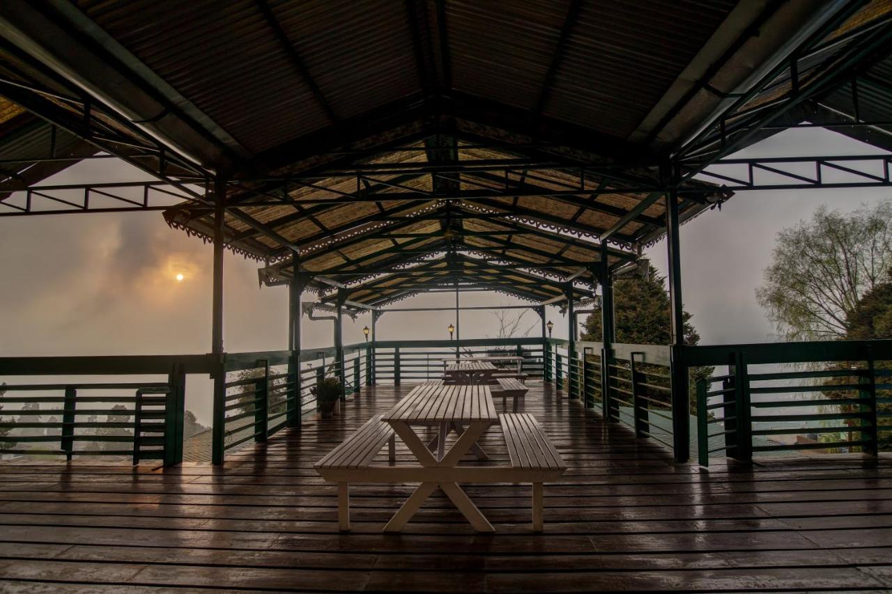 Muscatel Himalayan Resort - 400 Mts From Mall Road Dardzsiling Kültér fotó