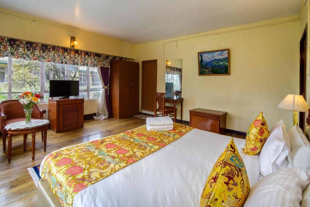 Muscatel Himalayan Resort - 400 Mts From Mall Road Dardzsiling Kültér fotó