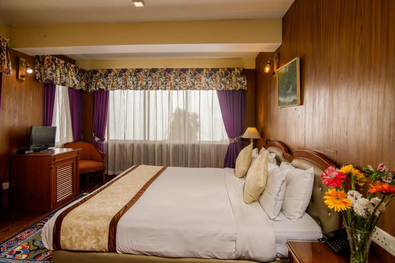 Muscatel Himalayan Resort - 400 Mts From Mall Road Dardzsiling Kültér fotó