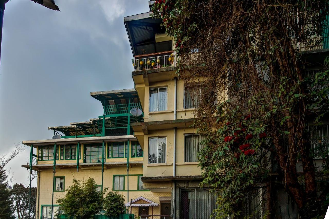 Muscatel Himalayan Resort - 400 Mts From Mall Road Dardzsiling Kültér fotó